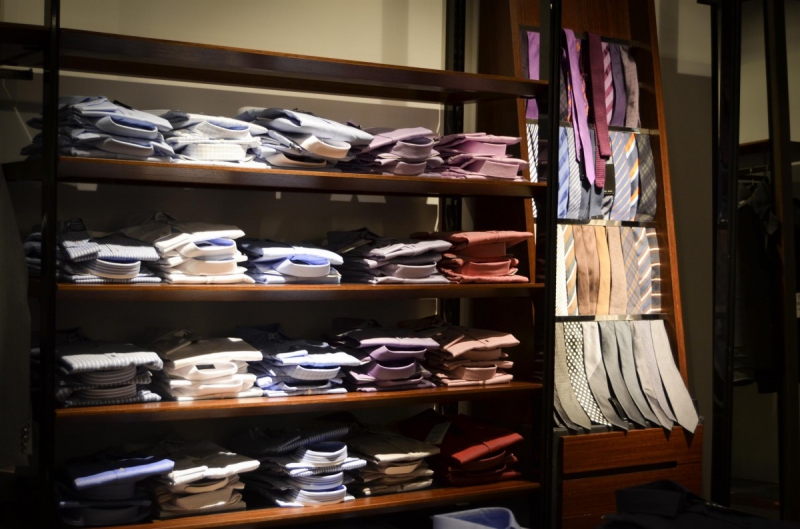 vitrine-SALERNES-min_shirts_exhibition_shop_shopping_shelf_buy_business_clothing-940715